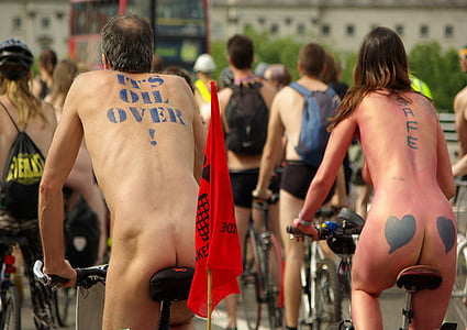 Giro in bici gratuito e nudo!